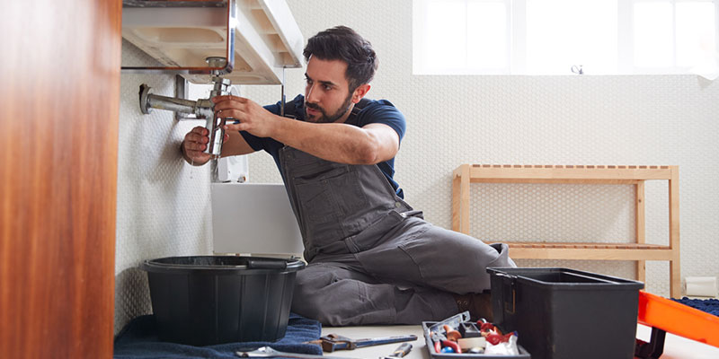 3 Reasons to Call an Emergency Plumber Instead of Fixing It Yourself