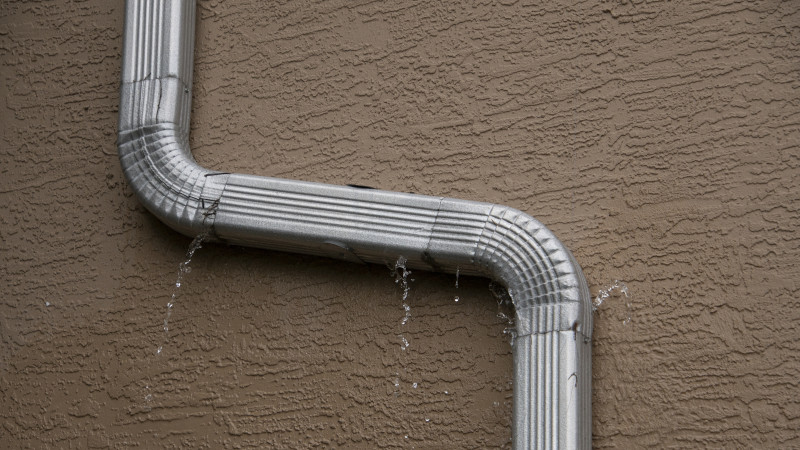 3 Warning Signs It’s Time to Repair Your Gutters