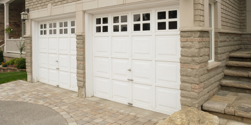 Three Signs That You Need to Call the Garage Door Company for a New Garage Door